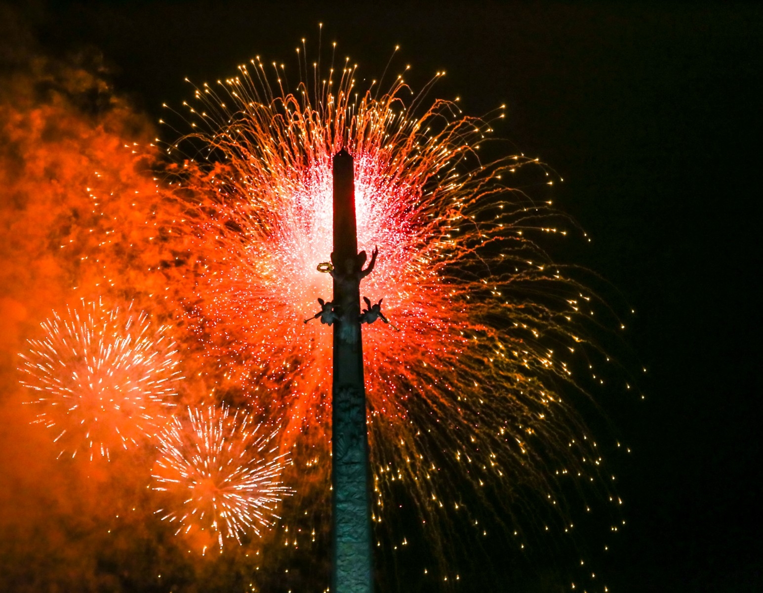 салют в москве 23 февраля